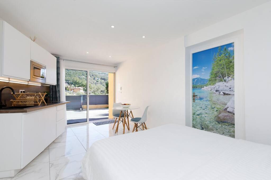 Studio Tout Confort Avec Parking Et Terrasse A Eze Village Buitenkant foto